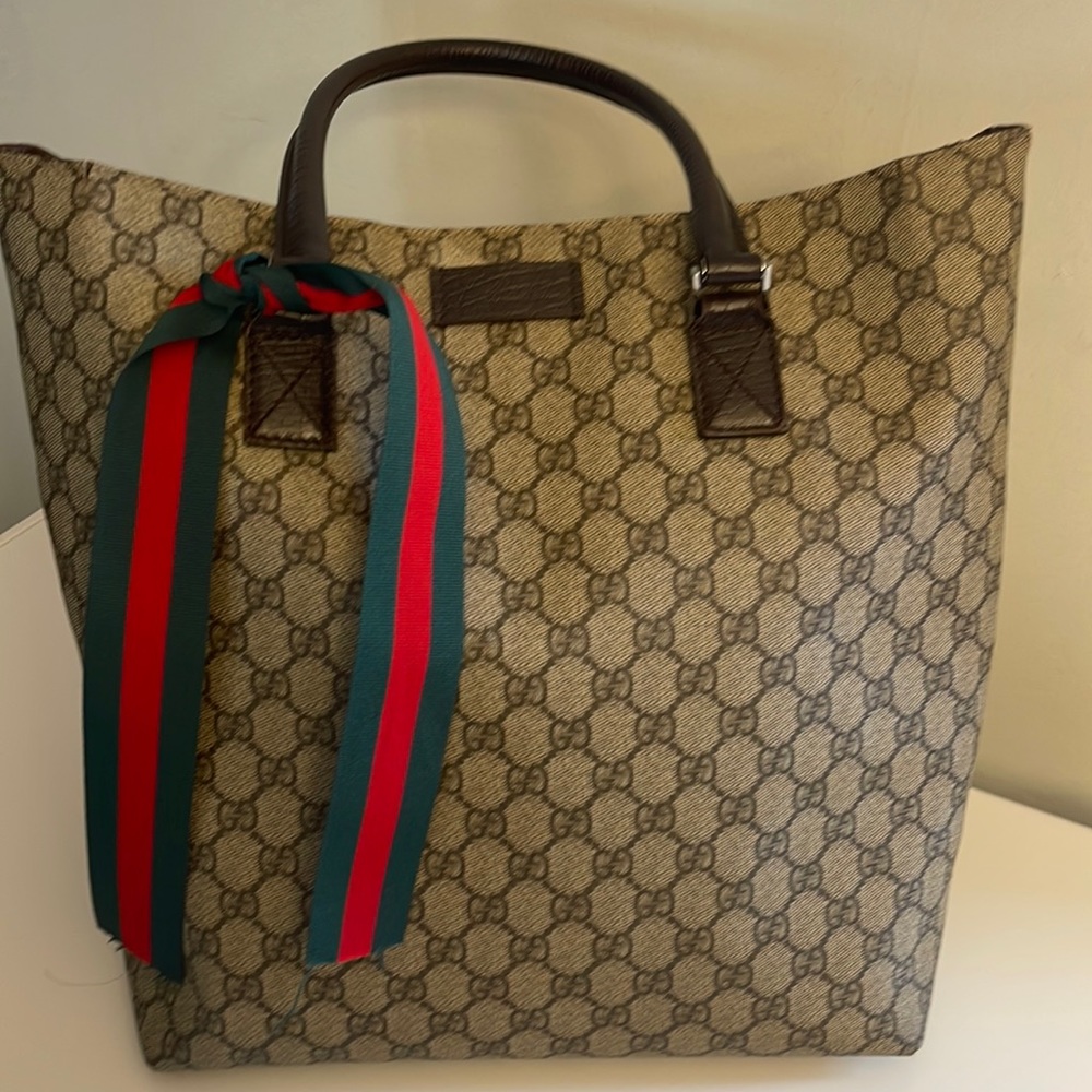 Medium Gucci tote authentic barely used